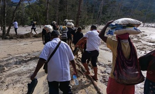 pergunungan-papua-diterjang-oleh-banjir-dan-longsor