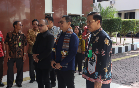pria-jakbar-ini-menipu-rekan-bisnis-sampai-rp-216-juta