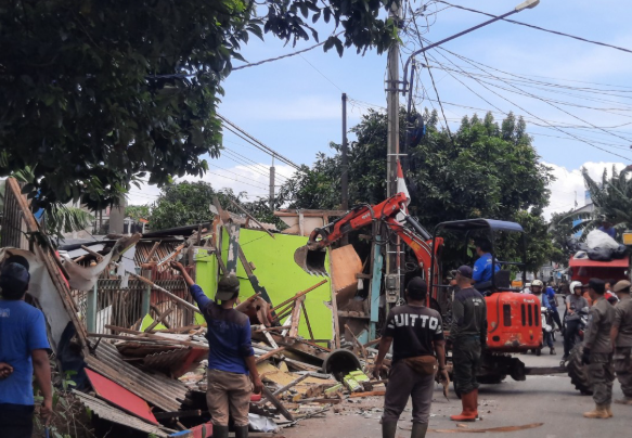 total-38-bangunan-di-jalan-akses-ui-depok-dibongkar
