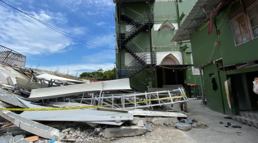 bangunan-parkir-2-lantai-di-daerah-jakut-roboh