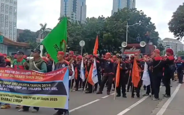 Demo Buruh Jakarta Soroti Banjir & Upah Minimum
