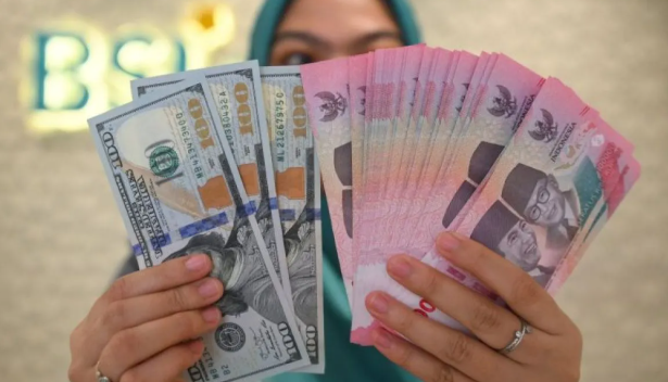 Rupiah Melemah ke Rp16.848 per